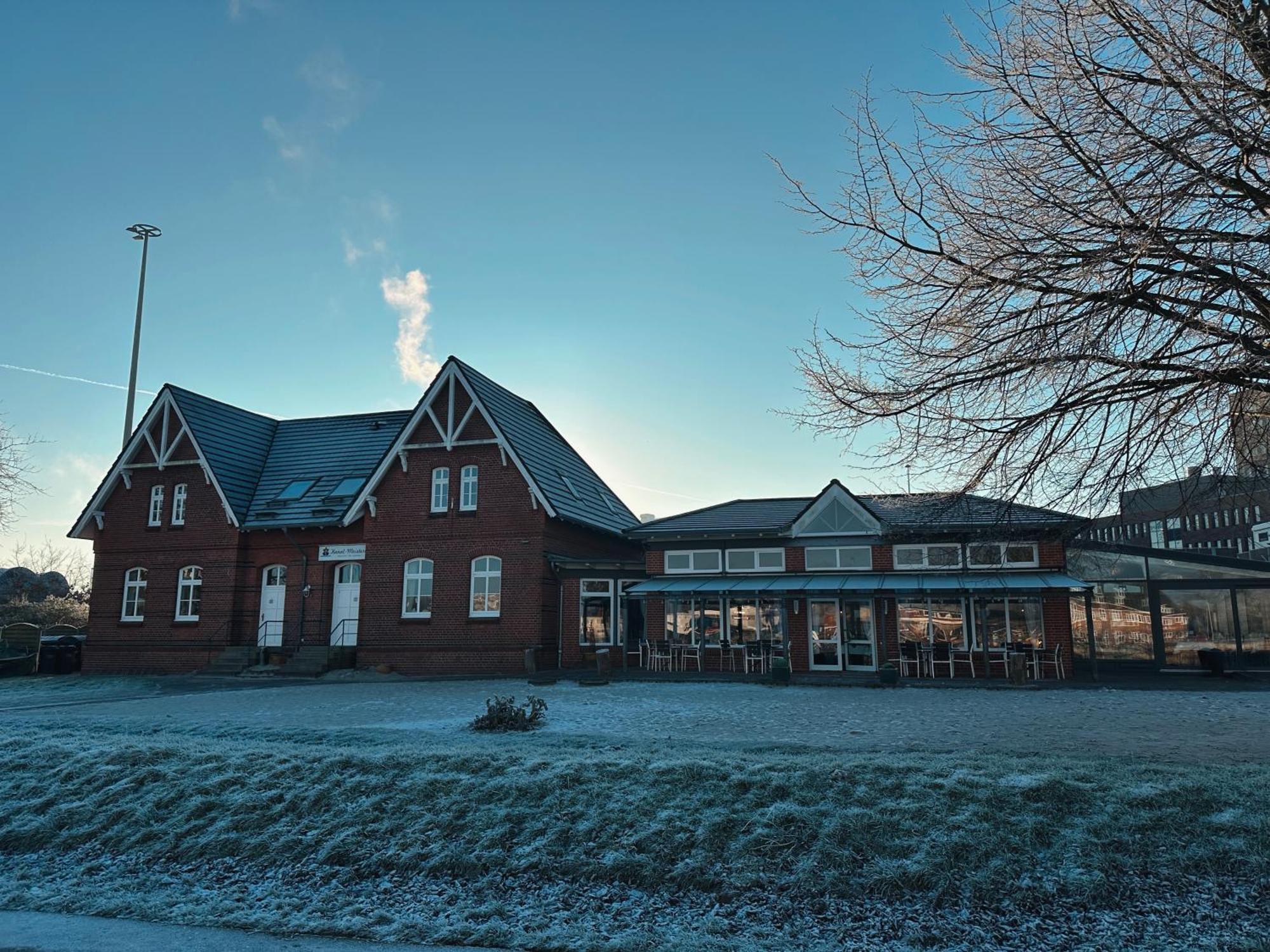 Kanal-Haus "Das Gaestehaus Direkt Am Nok" Osterrönfeld Exterior foto