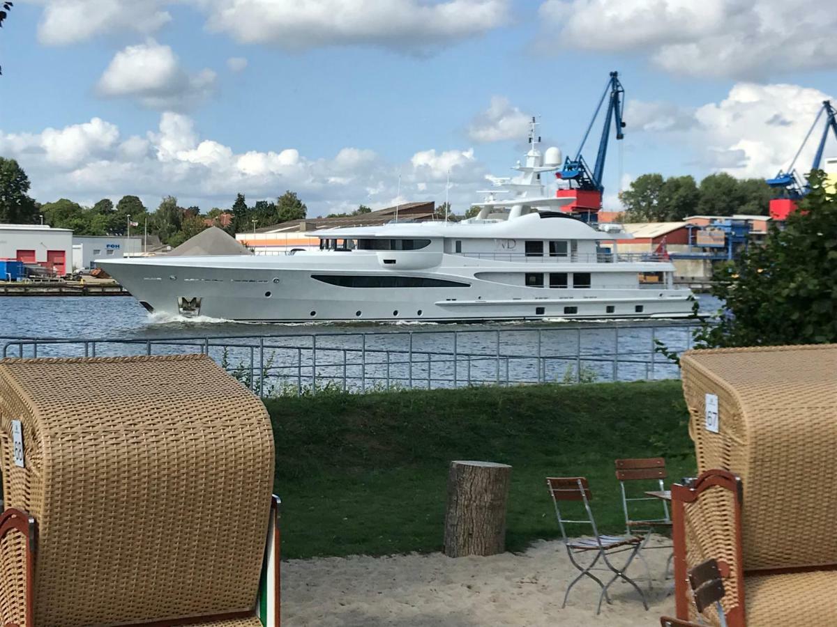 Kanal-Haus "Das Gaestehaus Direkt Am Nok" Osterrönfeld Exterior foto